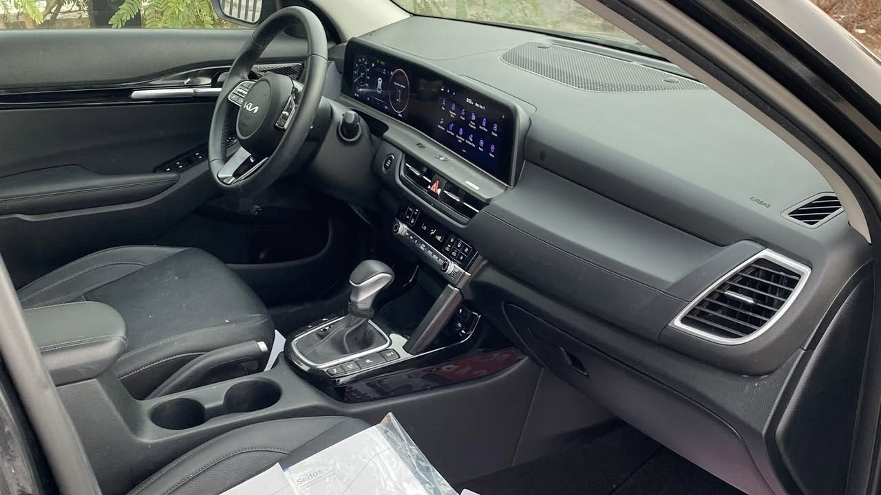 السلام عليكم (للبيع فقط)
كيا سيليتوس فئة ex الشكل الجديد (***********)
فوول 1/1  عدا فتحة السقف وارد امريكي لون اسود لامع
موديل 2025 دخول جديد وترقمت قبل يومين رقم اربيل  
محرك ٢٠٠٠ دوش المرغوب
حادثها مقدمة البنيد موضح بالصور  
تريد وكاله او تحويل تدلل وبرسم الخدمه
(جميع الايرباكات سليمه ماعدا الدركه وراجع بلادي شركه
الحادث سطحي بدون لغد ولاشاصي وحتى الراديترات بلاديه 
ماشيه 8 الف فقط بعدها على مشي امريكا
بصمه تشغيل +بصمه ابواب 
دشبول الكتروني وشاشه متصله
رادار امامي وحانبي وخلفي 
فور ويل awd +تحديد مسار 
فول تحكم استيرن+ صندوق كهرباء شفط
كشنات جلد بالكامل 
تدفئه بلكشنات والستيرن
شاشه كبيره ايباد +كامره دواره 
شاحن واير ليس 
تبريد خلفي قطعتين منفصل
اضويه اماميه وخلفيه ليد 
اشاير بالمري + نقاط عمياء 
مكان السياره بغداد /المنصور / الداودي
*********** 
السعر 179 ورقه
للامانه السياره جديده جدا جدا
دينار متصرف عليها
