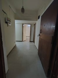 شقة  للبيع العمارات الكويتية حي الاعلام  طابق الثاني الي فوق الارضي  3...