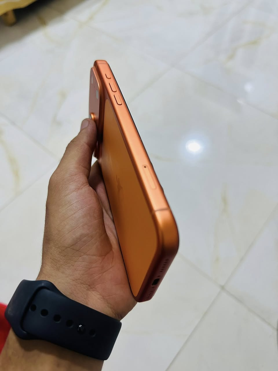 للبيع فقط ***********
17 برو ماكس 256 بطاريه 100 مشحون 65 فقط 
مبدل شاشه وفيس آيدي واكف 
بي طخه بشاصي اثر الوكعه 
سعره 1350 وبي مجال 
مكاني ديالى بعقوبه
