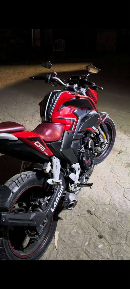 سلام عليكم لونسن محرك 250 كير 6 نمر مسجل رقم وسنوية 
محرك وكير مكفول كهربائيات كلها شغالة 
بي نقص بريك خلفي وبي فطر بواحد من الكفرات 
للبيع سعرها مليون و800 وبي مجال 
***********
