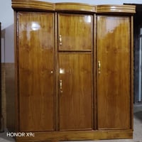 يوجد كناتير خشب عراقي صاج جديد ثلث سعر الواحد 260وبي مجال للاستفسار ات...