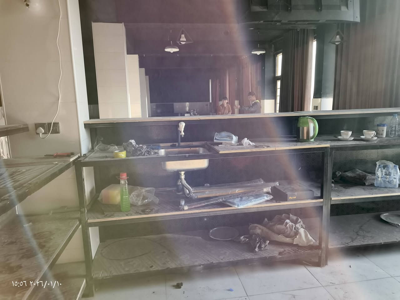 بارستا للبيع 3 قطع ، القطعة الاولى العرض 2 متر و النزال 50 سانتي و سنگي جناحين ، والقطعة الثانية سنگي جناح ،العرض 190 سانتي ، والقطعة الثالثة 3 رفوف خشب بلوك السعر 600 الف وبيها مجال ***********
