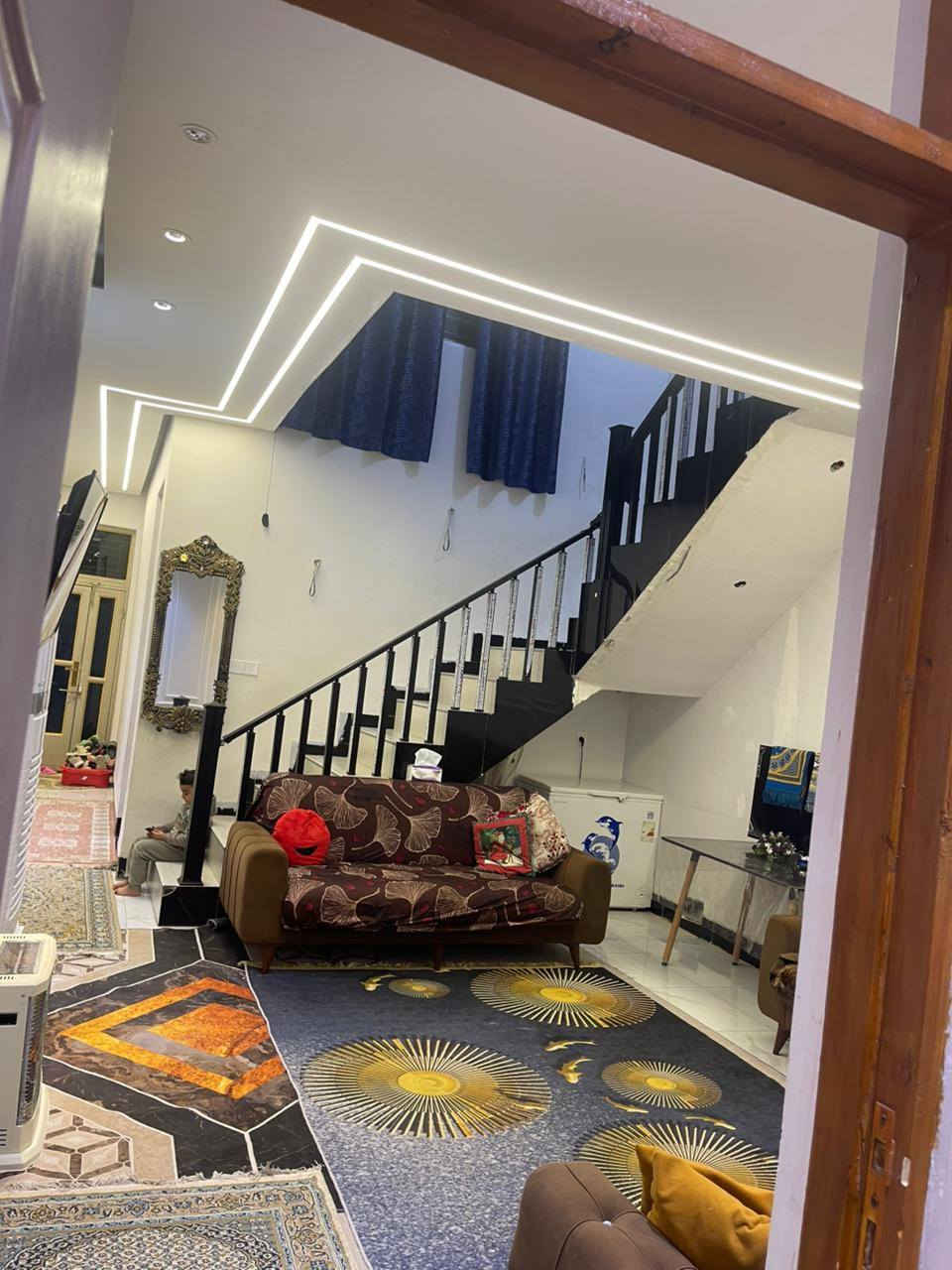 ✨ بيت للبيع✨
📍 العنوان: العبايجي – قرب المركز الصحي العبايجي
🏡 المساحة: 120 متر مربع
📃 عقد 
 كل البيت ديكورات حديثة + إنارة حديثة
🏠 يتكون من طابقين :
▪️ غرفتين نوم، صالة
▪️ حولي، مطبخ
▪️ صحيات داخلية وخارجية
▪️ منوّر
💰 السعر: 75 مليون دينار عراقي وبي مجال. 
📞 للاستفسار الاتصال على:
📲 ***********
📲 ***********
او مراجعة مقر مكتب الفراجي للعقار الكائن في :
العبايجي – المصلحية – مقابل شارع البحطاب
