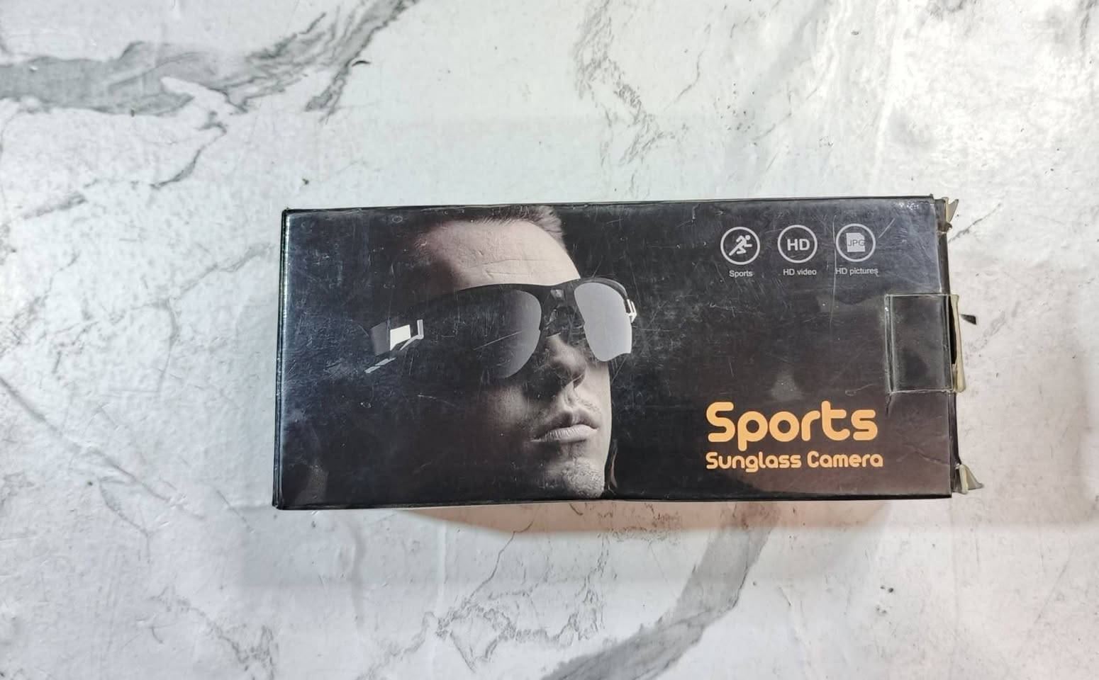 📦هذا صندوق كاميرا نظارات شمسية رياضية (Sports Sunglass Camera). 
تدعم دقة HD.
تتميز بتصميم مناسب للرياضيين.
تتيح تسجيل الفيديو والصور أثناء الأنشطة الخارجية.
تأتي في عبوة سوداء.
قد تحتوي على ميزات إضافية مثل التخزين المدمج أو الاتصال بالهاتف المحمول.
سعر 40


**إذا كنت صاحب هذا الإعلان وتريد حذفه لأي سبب، رجاءا أرسل رسالة إلى الدعم الفني**
