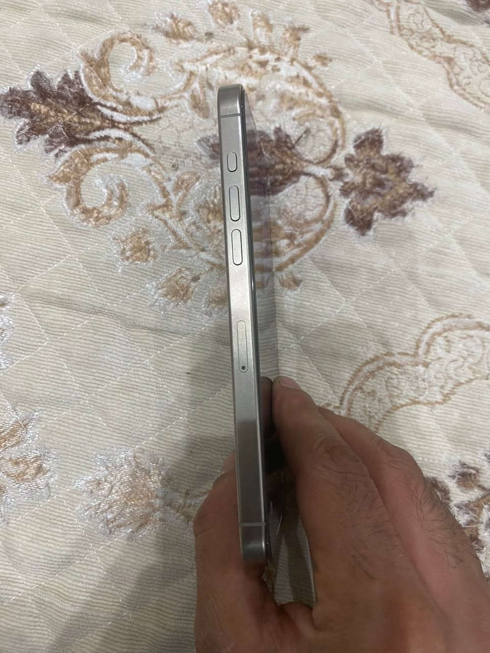 السلام عليكم
للبيع ايفون ١٥ برو ماكس نضيف كلش 
ذاكره ٢٥٦ جهاز ما مفتوح ولا مصلح وتر الجهاز مكاني بغداد حي جهاد *********** السعر مليون و ٥٠ بي مجال شراي اتصل
