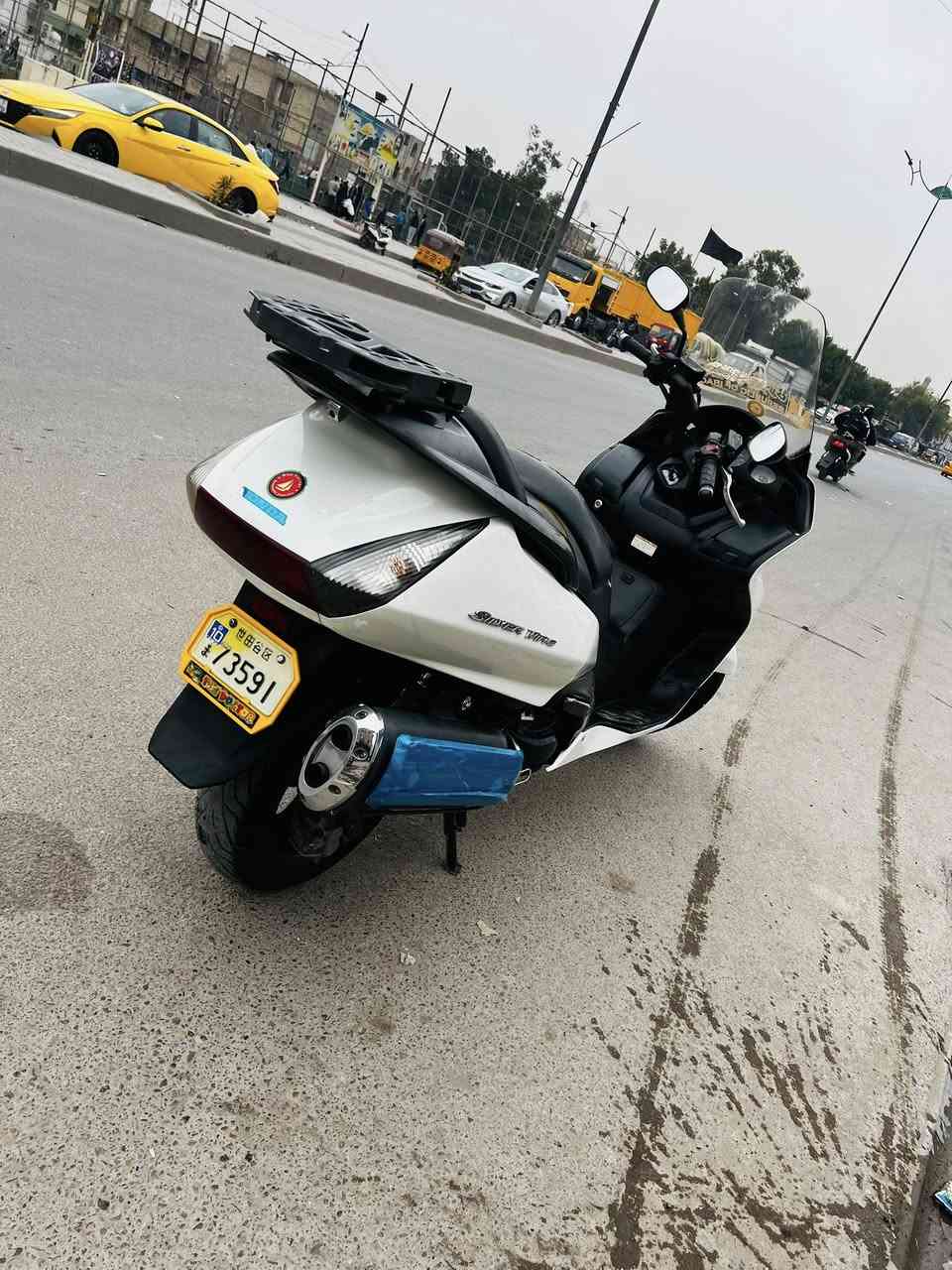 اللهم صل على محمد وآل محمد 
سلفر ونج 600 بحالة الوكاله
مكينة مكفوله هاون شلعة ومعدل فول 
فول مواصفات 
دشبول نفخ
 عدادات لون ابيض
اي بي اس
اوفر مود 
سكيورتي
كرستال
مكينه سوده
كاسحه
بيها تكحيل بسيط اثر شخوط خفيفه مامبينه 
السعر 22 والشراي يشلع عيوني وتاخذها من باب بيتي واطيك ضمان بيها يم اقوه فيتر 
مكاني بغداد 
 وبل خدمه 
***********
مامتواجد بل فيس
