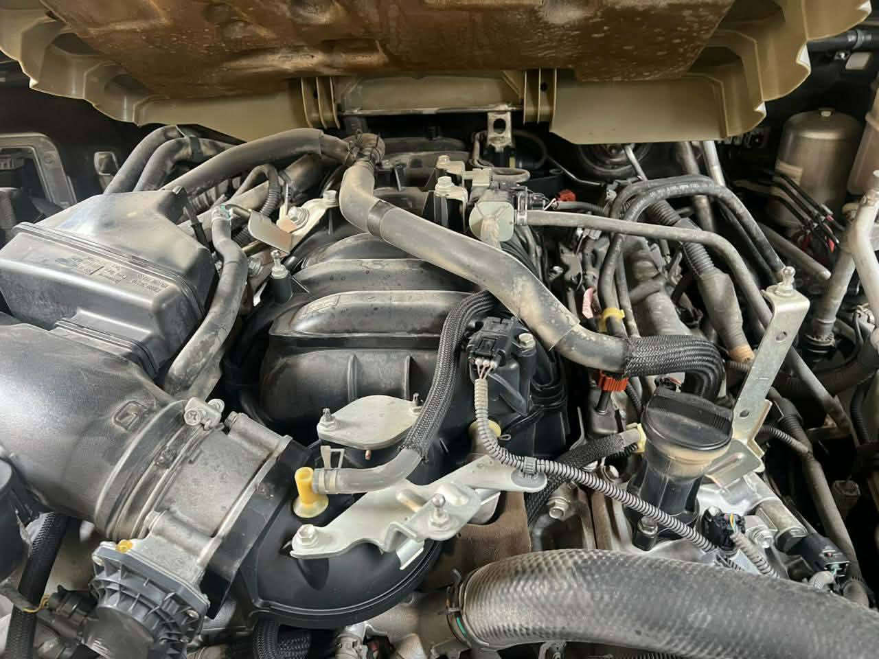 السلام عليكم سيارك للبيع
كراند تورن 
بلاك ادشن 
رقم بصرة 
مديل 2020
بيه صبغ كد شبر بالباب الورة 
بيه حادث بسيط من الخلف في الباب السفلي في الجانب الايسر صبغ ومعجون في الباب فقط وباقي البدي سليم محرك 8 سلندر ماشية 85 حقيقي 5 بصمات
مكان السيارة البصرة 
السعر 515بيه مجال 
للاستفسار تواصل معنا
***********
