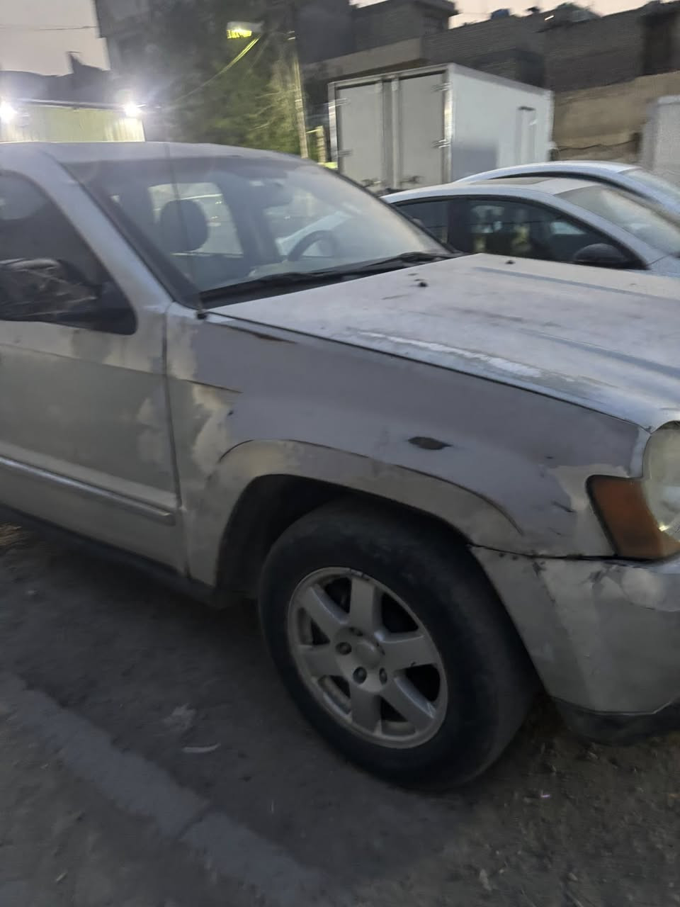 من رخصه الادمن جيب. م ٢٠١٠ سياره تعبانه مكينه وكير  مكفولات وتبريد شغال وكهربائيات شغاله زوج تايرات جدد رقم صدامي قديم اكفلها سرقه وعشائر سنويه ومكاتبه موجودات مكان بغداد مدينه الصدر السعر ٧٠ وبيه مجال حك الجيه هاتف ***********
