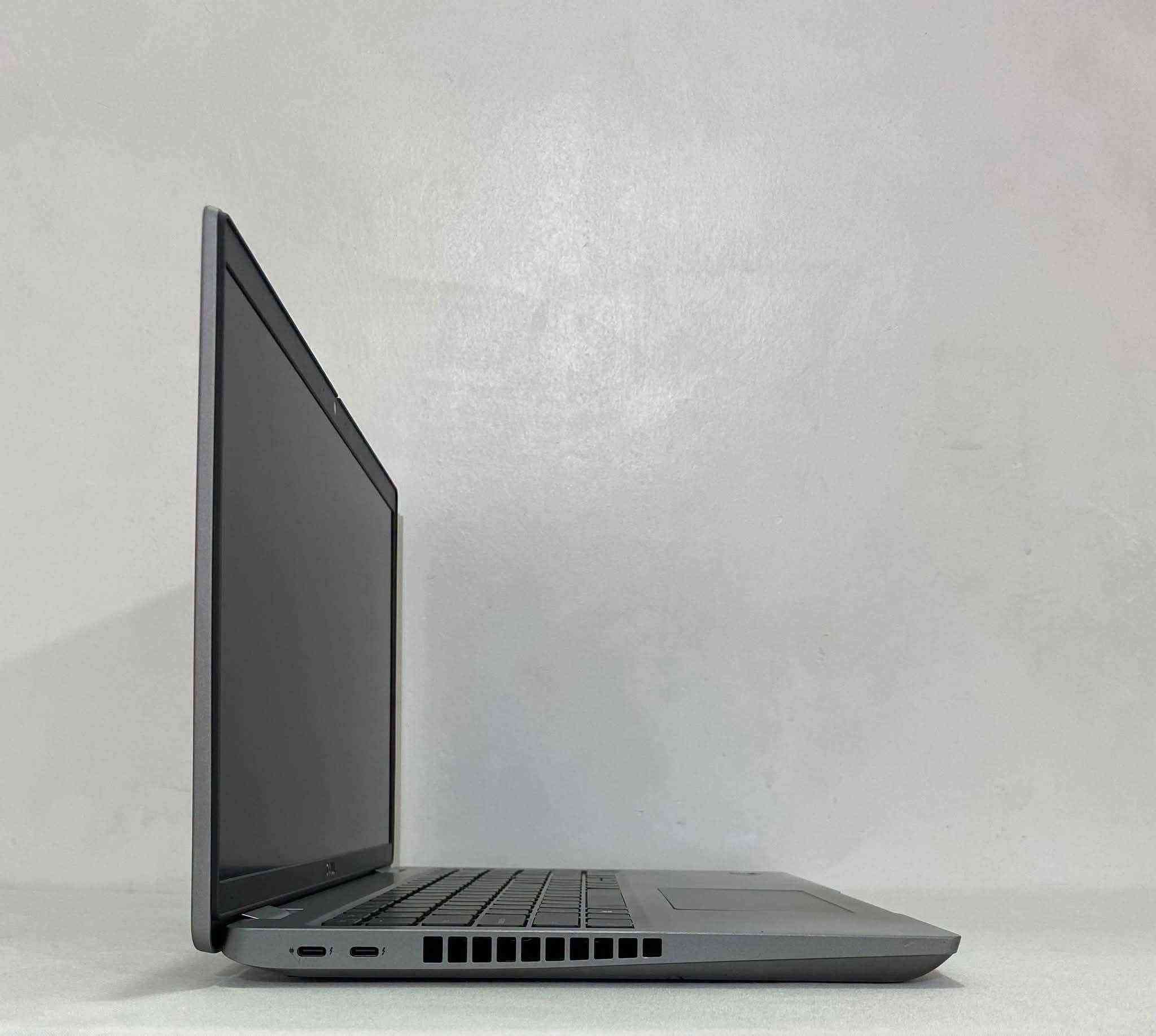 لابتوب Dell Precision 3561

⚜️ المواصفات:
⚜️ المعالج: Core i7 — الجيل الحادي عشر — فئة H
⚜️ الرام: 16 كيكا DDR4
⚜️ الهارد: 512 كيكا SSD
⚜️ كرت شاشة خارجي: NVIDIA Quadro T600 — 4 كيكا
⚜️ حجم الشاشة: 15″ — دقّة FHD
🤍🤍🤍🤍🤍🤍🤍🤍🤍🤍
🎁 الهدايا والملحقات:
• حقيبة لابتوب
• شاحن لابتوب
• ماوس
• ماوس باد
• تغليف احترافي (داخل كرتونة)

🛡️ الضمان والخدمات:
• فحص اللابتوب و مقارنة المواصفات و النضافة قبل الاستلام عند المندوب.
• ضمان أسبوع كامل بعد الاستلام.
• تنصيب ويندوز حسب الطلب مع جميع البرامج الأساسية و Office مثبتة.

🚚 التوصيل: التوصيل متوفر إلى جميع محافظات العراق

📞 للحجز أو الاستفسار (متوفر واتساب): ***********

📌 موقّعنا: بغداد الامين الثانية

💰 السعر: 700,000 دينار عراقي بغداد, العراق

