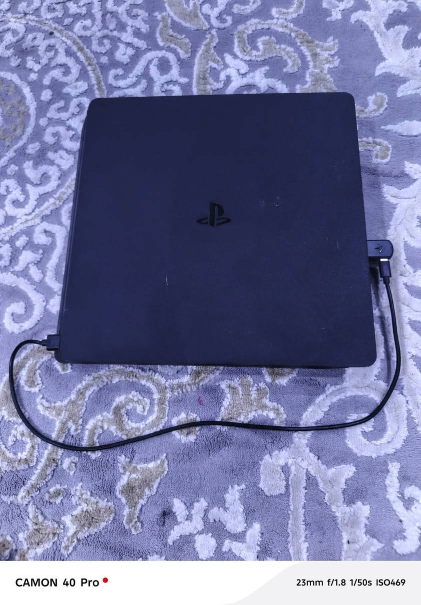 بلي 4 سلم مهكر نضيف بيه 7 العاب
1 تير مع يدات عدد 2 وكابلات
عنوان بغداد ***********
السعر 250
