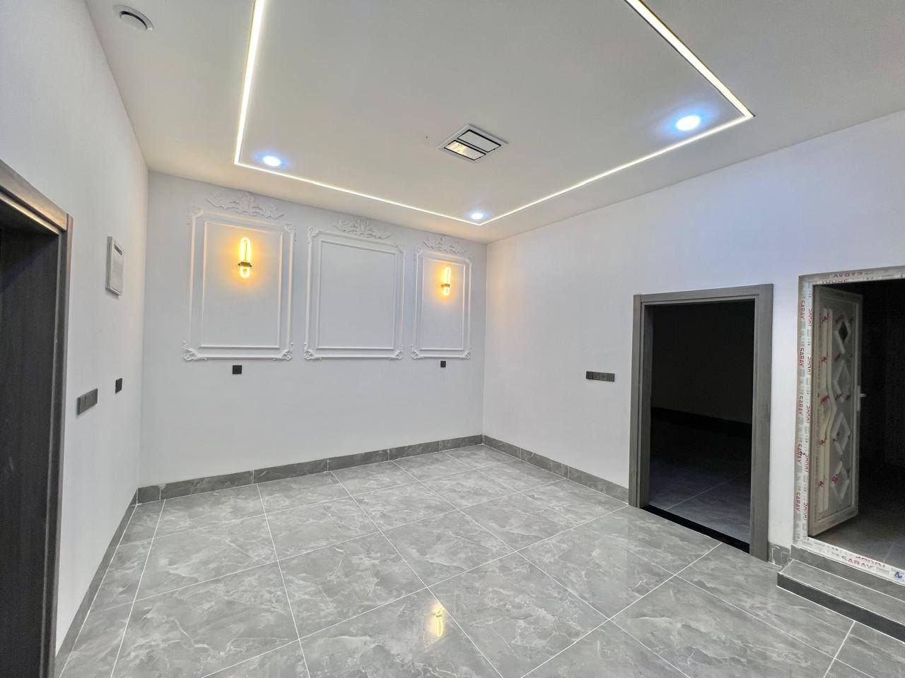 دار للبيع طابو صرف المساحة ١٣٠م واجهة ٦/٥ بناء صفر نظام دكتات سقوف مغربية الدار صاير على حرف T طابق اول استقبال هول مطبخ غرف نوم صحيات داخلي وخارجي طابق الثاني هول غرف نوم ٢ صحيات العنوان الأسرى ماقابل جامع العدل شارع المستوصف للإستفسار الاتصال على الرقم *********** او خاص
