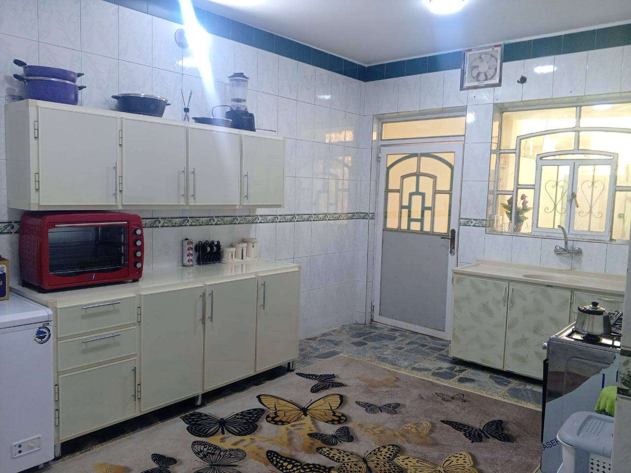 للبيع بيت حي شهداء قرب مدرسه المفاخر الشارع 8 متر السعر 135 مليون وبي مجال يرهم مراوس بيت او قطعة بلجغيفي الثانية/***********/ ***********
