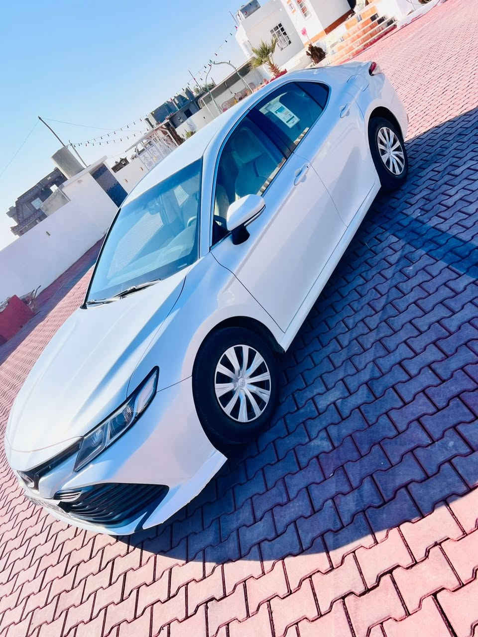 السلام عليكم كامري 2020 خليجي LE السياره كلين ماشية 152 الف كليو بيها  محرك كير شرط رقم اربيل 

السعر 197 وبيها مجال ***********
مكان السياره الشرقاط
