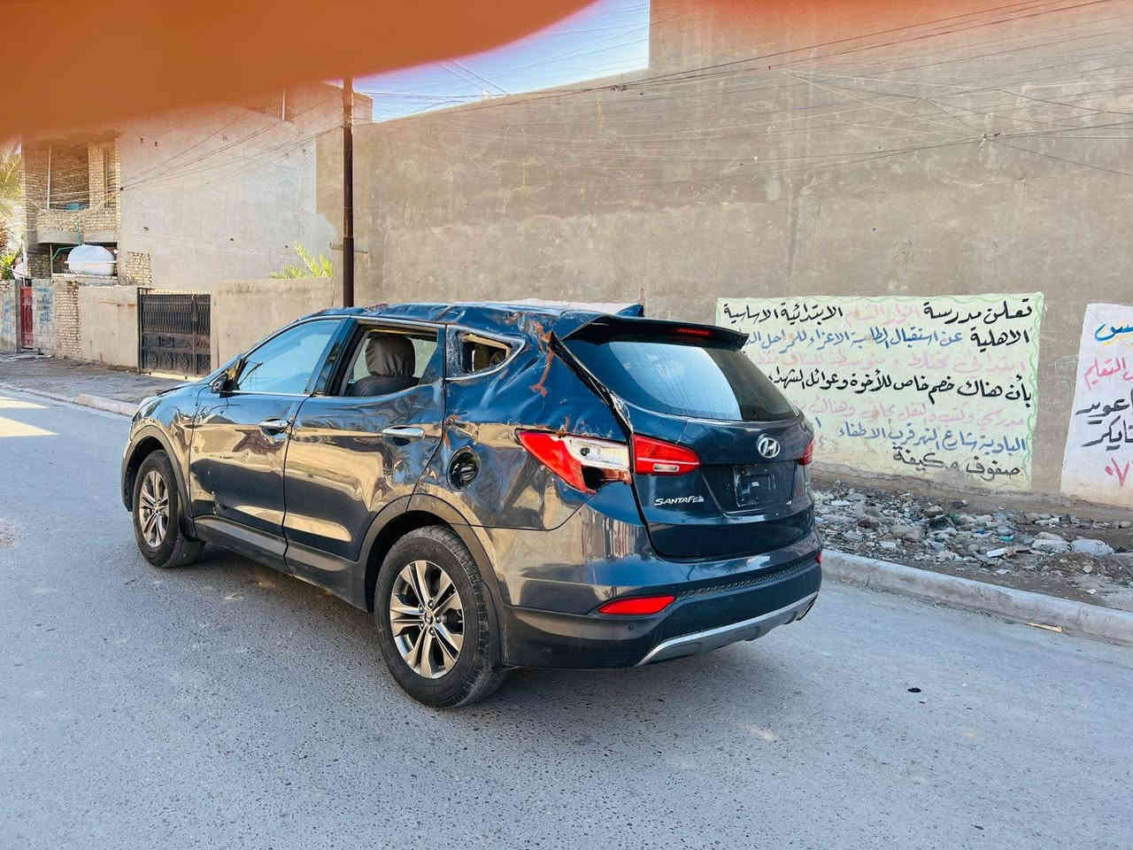 سلام عليكم للبيع هونداي سنتافي موديل 2016رقم مثنى مشروع وطني تحويل مباشر ارقام سنويه جدد اخوان سياره تعرضت لحادث جفيه  كما موضحه بلصوره ابيع على حادثهه سياره شغاله وتمشي لغود شواصي مكفولات مكينه 2400 مواصفات معروفه مكان السياره بغداد السعر 78$الاستفسار ***********
