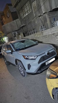راف 4   ٢٠٢٣ xle  قطعتين تبرين  بدون ايربان  وبقيه مواصفات ال xle  ماش...