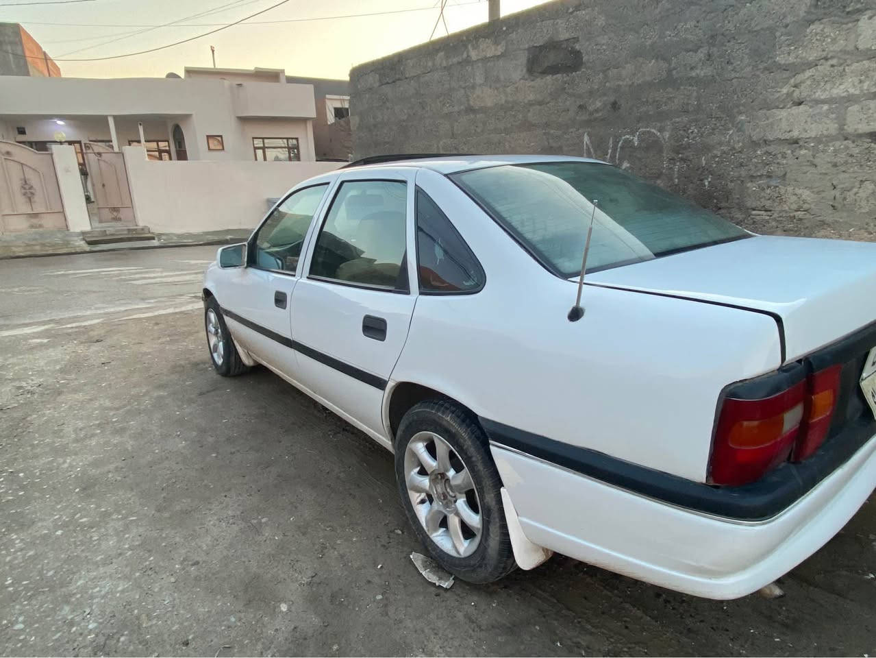 اوبل فكترا1995حجم18كيرعادي
كيرومحرك بشرط
تحويل بشرط
قطعتين صبغ
ويل كب 
سلايت
دبل ايرباك
داخل جديد
سياره بدون مسرف
سعر42ومجال
***********
*********** سميل, دهوك
