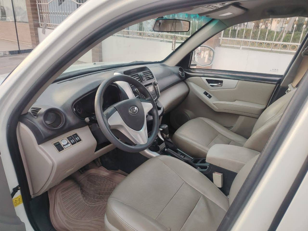 السلام عليكم 
ليفان موديل 2016 سياره جاهزه نظيفه كير ومحرك تدفئه تبريد تخم تاير الأمامي جدد بيها ضربه باب وجوملغ وسعر  60 وبيه مجال قليل الرقم: ***********
