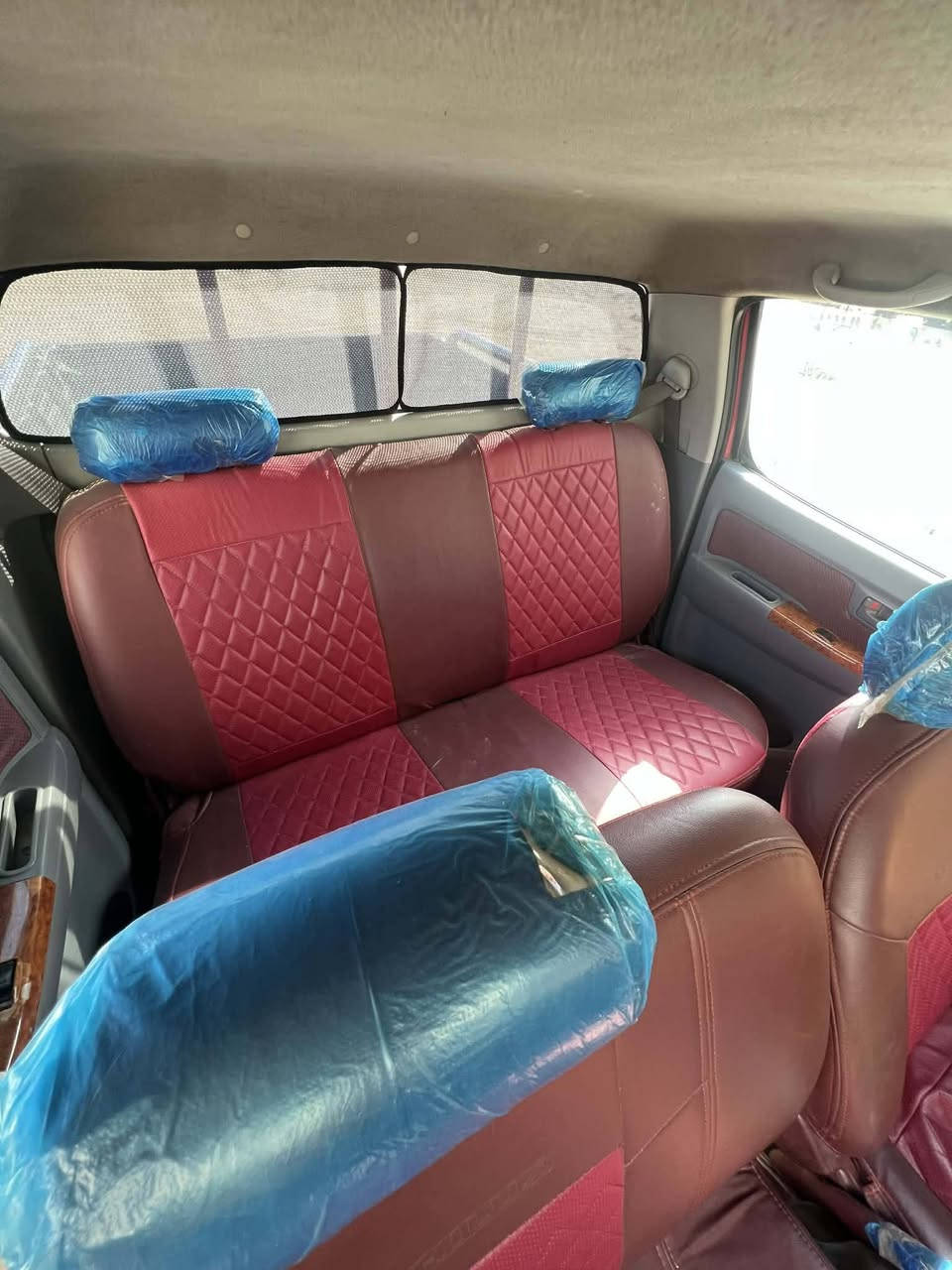 سلام عليكم
سياره للبيع 
فلاونزه 2009 سعودي  
رقم واسط 
تبريد شغال +شاشه شغاله
رقم واسط انكليزي 
مكينه خير من الله 
كير حداديه سياره جديده
ماشيه 150 الف 
جديد بمعنى الكلمه
بيها باره بخشم البنيد عدا هاذا كفاله سونار شرط 
السعر 145
ه‍ . ***********
مكان الديوانيه:  السدير
