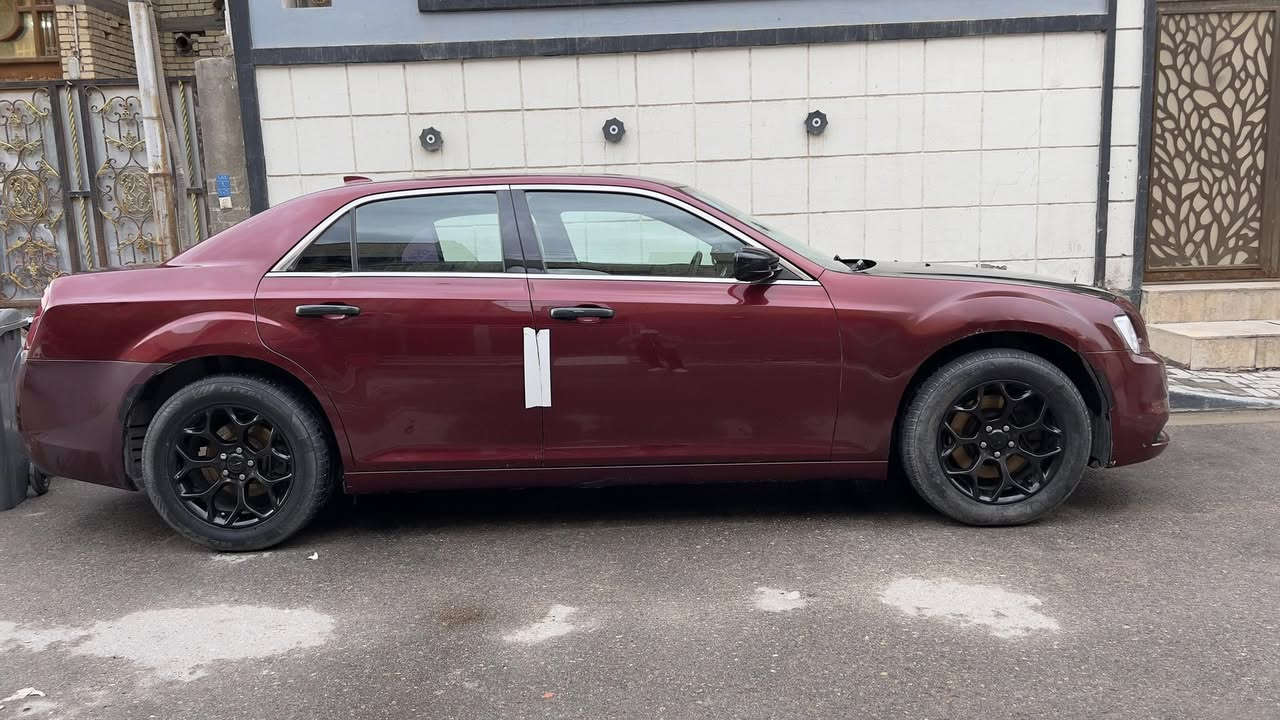 اوباما 2016 اصل وارد امريكي 

محرك V6
3600cc سعة
300C فئة
موديل 2016
ماشية 238الف ع المحرك القديم
6الف ع المحرك الجديد قابل للزيادة
فور ويل ملغي (تو ويل)

محرك جديد بالكامل

كَير خالي من اي مشاكل شرط الفحص (كفالة) صيانة دورية + تبديل هايدروليك كل 60 الف ميل.

حدادية نقص شمعات فقط

راديتر ، فان ،جاينات ،واتر بم ، ولفات (نظام تبريد المحرك بالكامل كفالة جديد).

كهربائيات كفالة بدون اي مشاكل شرط الفحص.

السيارة استخدام خاص ما مشتغلة خط.

رقم ذي قار مشروع وطني لون احمر غير محدد باسمي تحويل مباشر..

الضرر :
من امريكا جاملغ خلفي جهة اليسار (بارد + مصبوغ)
بالعراق جاملغ امامي جهة اليمين ضرر بسيط (مبدل فقط).
شواصي سليمة...
بنيد مبدل اسود للجمالية
باب سائق مفتوح بدون تبديل

السعر 175$ بيها مجال
مكان السيارة بصرة ياسين خريبط
***********
