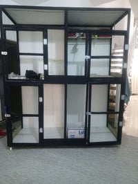 قفص للبيع ارتفاع 2متر واجهته 180 والنزال 70 للستفسار 07805178997