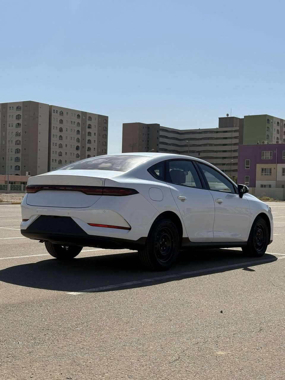 BYD كن پلاس 2025
اللون أبيض للبيع 
المواصفات :- 
-داخل أحمر 
-كشنات جلد 
-شاشة لمس 
-اوتو هولد 
-أشاير مري جانبية 
-ويل حجم 16 
-وبعد بيها مواصفات ومعروفة مواصفاتها
ممشى السيارة الكلي.         11،000 
مكفولة كفالة عامة ، 
رقم السيارة بغداد تحويل مباشر 
للبيع بسعر 18،800 وبيها مجال للأستفسار أكثر خاص او الاتصال : 
*********** واتساب 
*********** اتصال فقط
