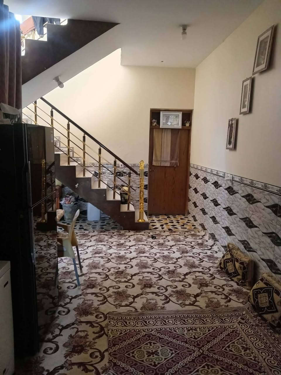 سلام عليكم 
مشتمل للبيع مساحه 100م
 في واسط زين القوس شارع ابو الفضل 
شارع بعرض 10م
لامطلوب اسكان ولا مبادره 
بناء 2018 يتكون من طابق ونص
 جوه استقبال ومطبخ وهول وغرفه وصحيات 
الطابق الثاني يتكون من غرفه وبيتونه

للاستفسار اتصال على مكتب بركات الصدرين للعقار 
عنوان المكتب الزهراء تقاطع ابو علي الكهربائي✔️🟥

*********** عبدالله الغنيماوي 
*********** واتساب
