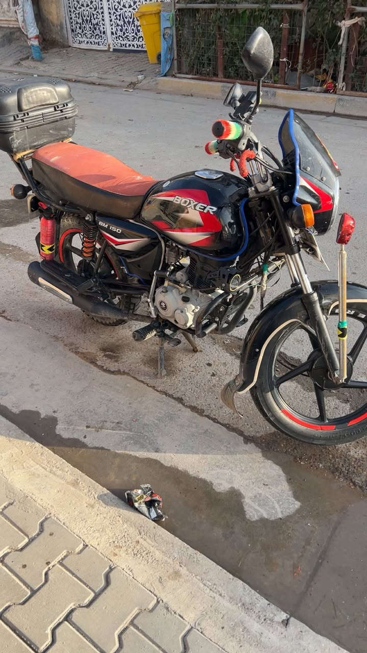 سلام عليكم دراجه بوكسر مديل 
٢٠٢٣
رقم بغداد بسمي عنوان حسينيه مال راشديه دراجه كامله أي نقص ما بيها كلشي بيها شعال ونضيفه كلش رقم ملونين ٢٠٠٠وبيها مجال رقم ***********
