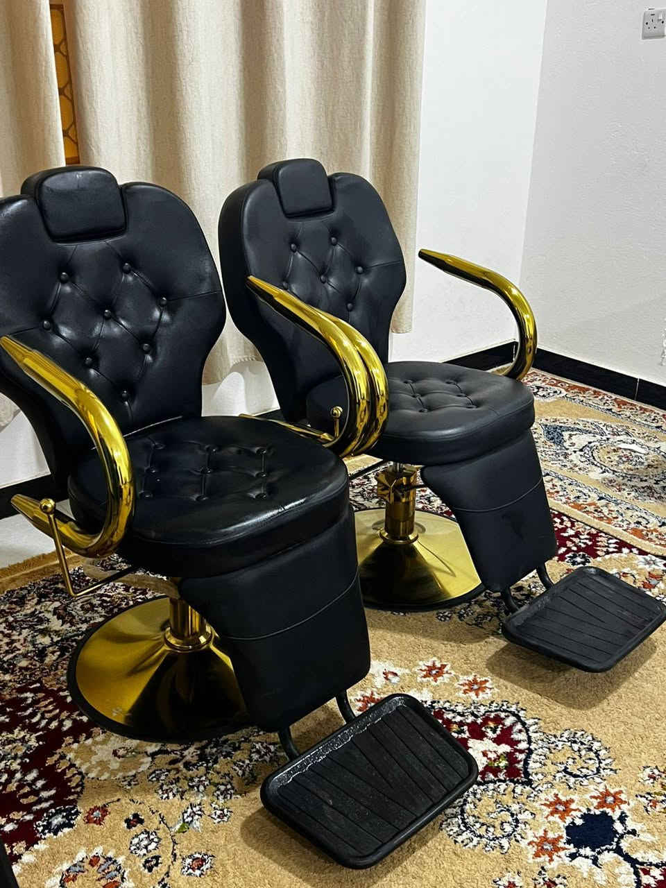 كراسي حلاقة للبيع نضيفات سعر الكرسي 180 مكاني ميسان *********** عمارة, ميسان
