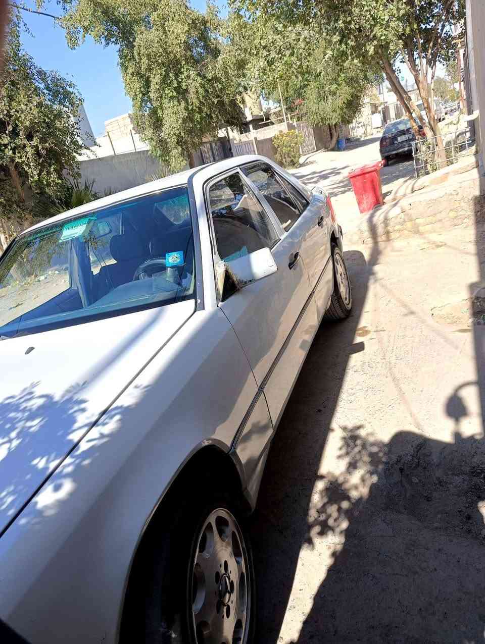 السلام عليكم
مرسدس دب للبيع E300 كير ومكينه بطه 2500ديلكو موديل 1991سياره مكفوله من الضربه رقم انكليزي بأسمي مكينه مكفوله من التنقيص والتبخير كير يأخر بالبگ 
حداديه 80بالميه 
باتري جديد 
السعرر 55وبيه مجال حك الجيه 
مكان السياره نجف 
رقم الهاتف***********/***********
