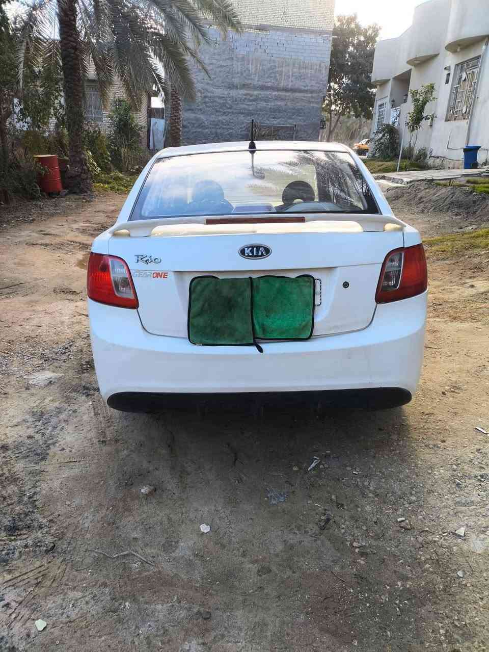 سلام عليكم
كيا ريو 2012 خليجي 
السعر 80  وبي مجال بسيط 
 أخوان مامتواجد على الفيس للأستفسار 
للأستفسار الاتصال على الرقم 
 
أنور ***********

