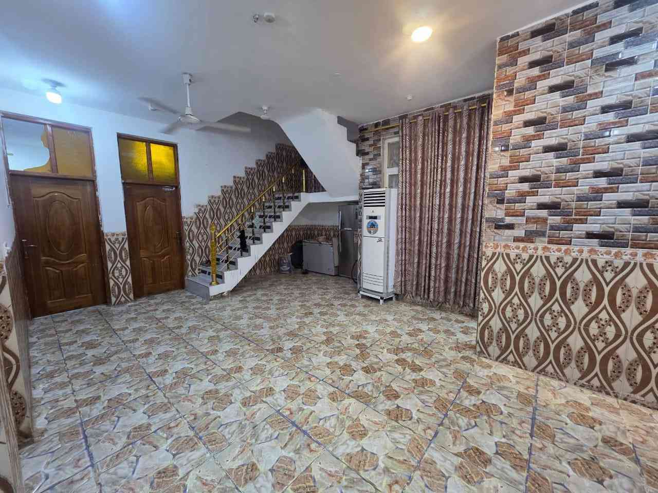 سلام عليكم
بيت لبيع حي الحكيم مقابيل بيت زرزور
يبعد عل شارع 150م
مساحه بيت 220وجه17ونص ونزال13م
طابو زراعي سند ماي كهرباء ومربوط مجاري
مكلف بنشر ‭0773 510 1219‬
بناء طابوك درجه اولى كونريت طابق واحد
