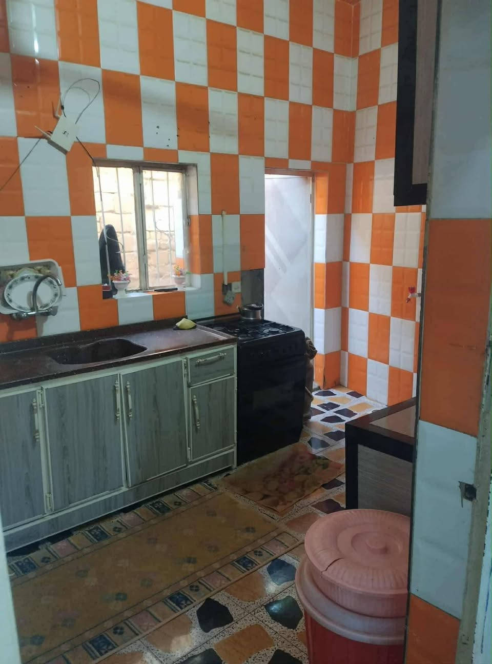 بسبب الوعود الكاذبه اعيد النشر 
بيت مساحه 100
غرفه 
وصاله 
ومطبخ 
ودونيه 
وصحيات 
وترك خلفي 
بناء طابوك 
عكاد 
سقوف ثانوي 
عالي عن شارع 
بيت ركن شارع امام بيت 10متر والفرعي بصف بيت 5
سرميك لبيت كل ماي كوي كهرباء دفن 
خدمات ثاني بيت عن تبليط مجاري ثقيل وخفيف دفن 
كامل من كلشي 
مابي درجه وبيتونه 
وعالي 3درجات عن شارع 
رحم الله والديك الي موشراي لايضل يسئل يجي يشوف بيت 
سعر 39 وبي مجال قليل كلش 
*********** واتساب
