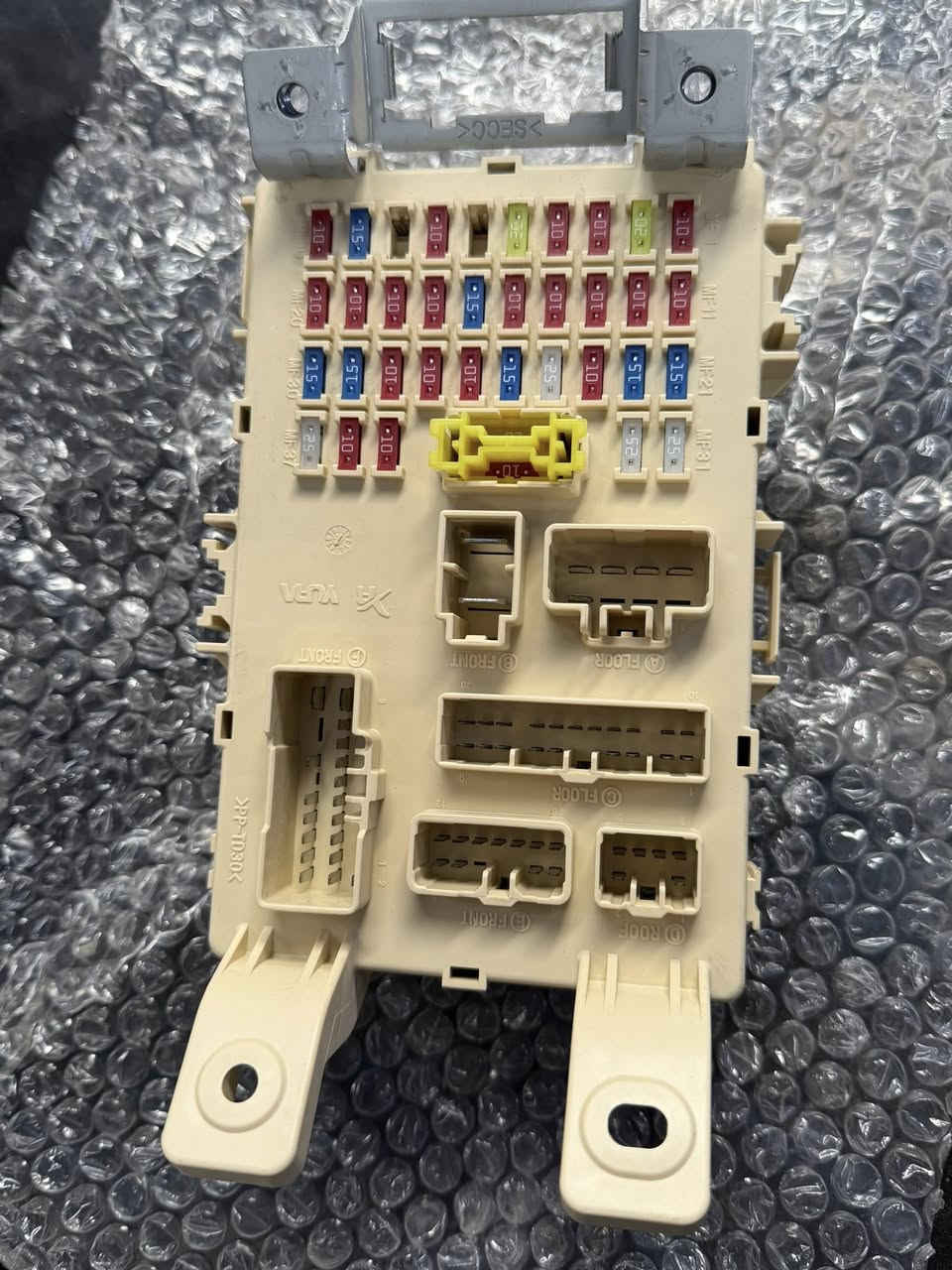 سلام عليكم يوحد قواعد دفيوزات كوريه جمله فقط سعر جمله7الف دينار


**إذا كنت صاحب هذا الإعلان وتريد حذفه لأي سبب، رجاءا أرسل رسالة إلى الدعم الفني**