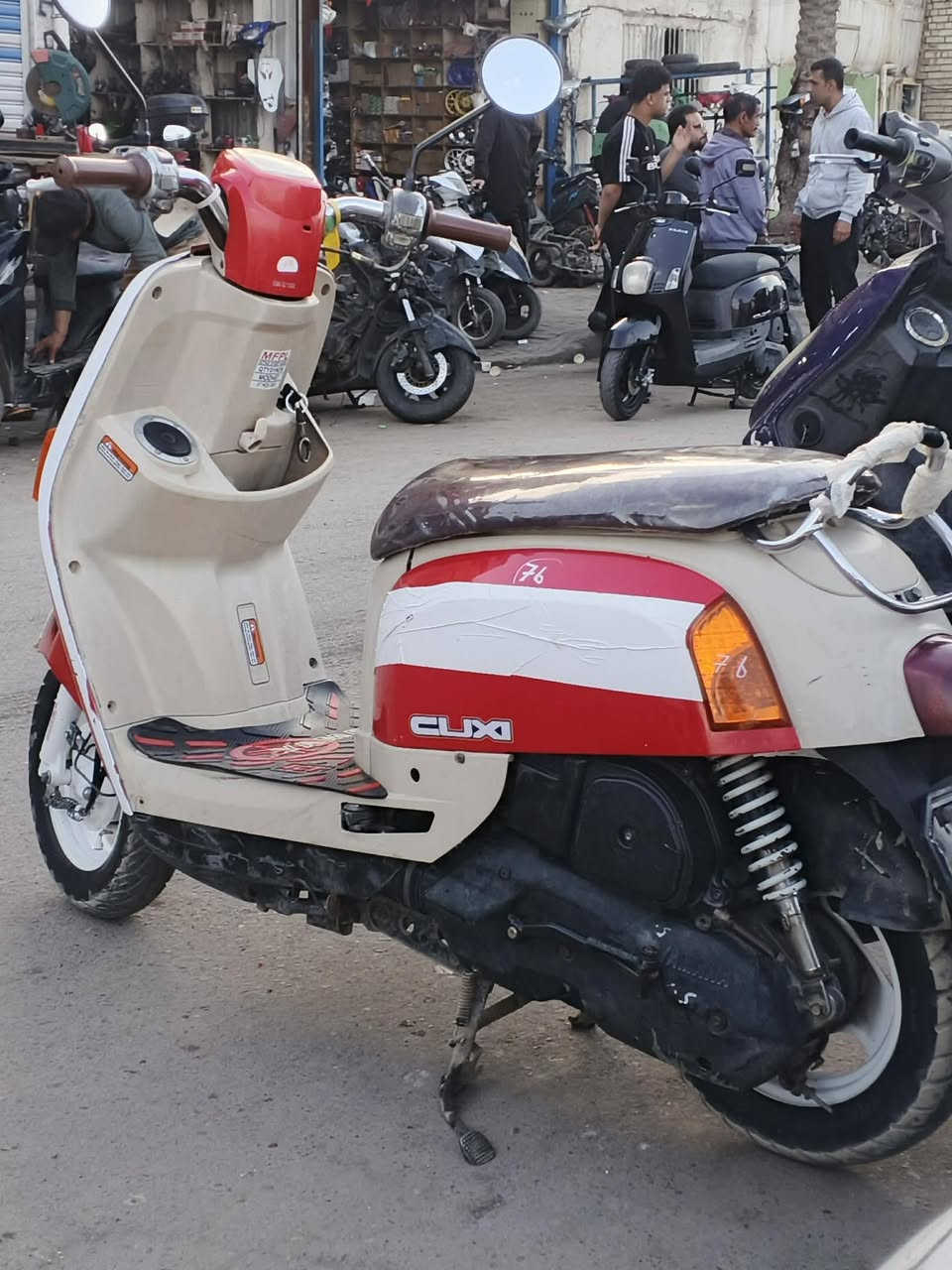 السلام عليكم شباب...؟
ماكس بوليس للبيع 
كله بلاديه 
مكينه ما مفتوحه 
لونه مميز 
شوفت عينك دراجه تخبل 
خير من الله 
كله مختمه ختم وي المكينه 
سعره 750 .....؟؟
مكاني بغداد مدينه 
اي استفسار خاص او واتساب موجود.....؟
***********......؟؟
