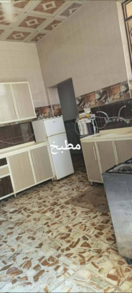 دار للبيع الرميثه حي العسكري 
مساحه 200مترطابو صرف
بناء جديد ونظيف للاستفسار الاتصال 
على الرقم الموجود ***********
