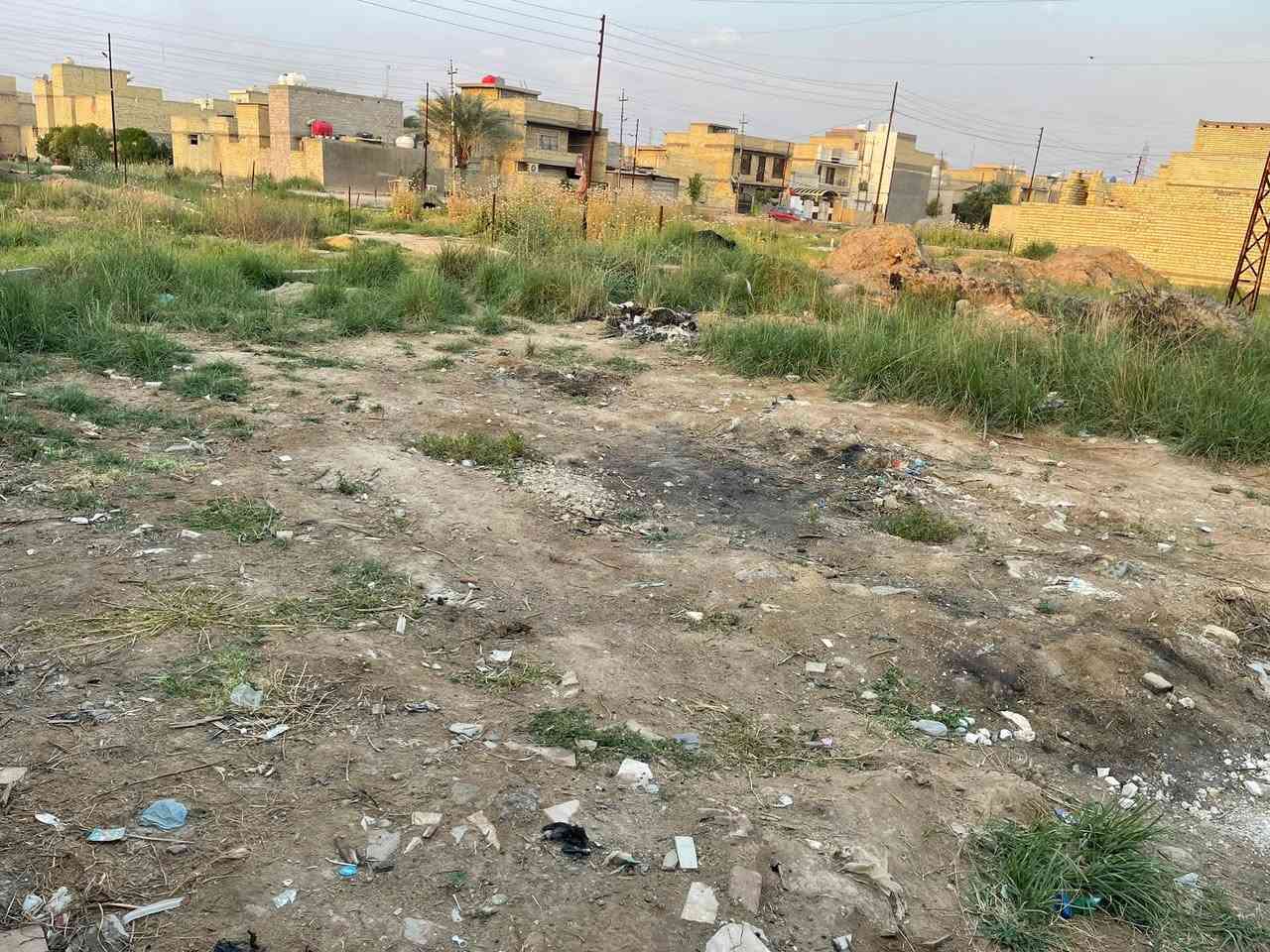 سلام عليكم كاع 100م واقع حال 120للبيع مكان السريدات المربع الثالث كامل خدمات ماء كهرباء رقم ***********
