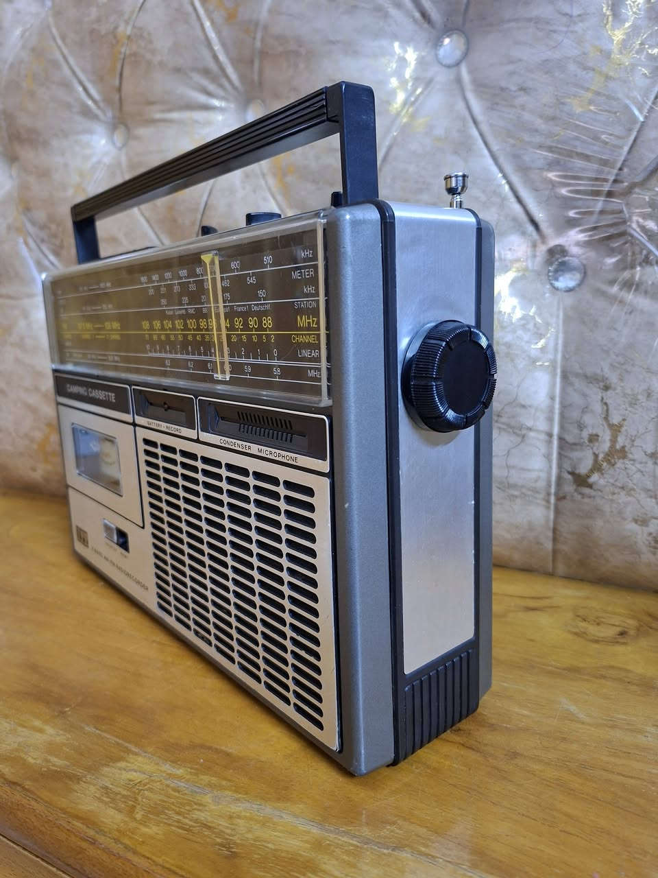 تحية طيبه جهاز مارگه  ITT  الماني 🇩🇪
صوت نقي  نظافه عاليه جداً  كهرباء  مباشر 
باتري عدد 6 وسط جهاز  بلاي وضع الشرگه 
 يوجد فيديو لتوضيح 
السعر خاص  ***********
