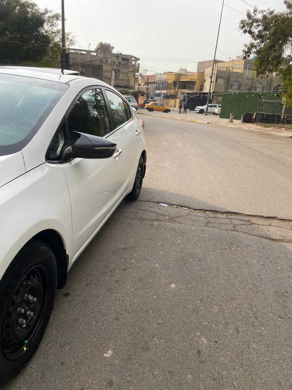 سلام عليكم سيراتو للبيع فقط موديل 2014 ماشيه 150 اي ضربه ما بيها عده البارد بالباب الخلفي والجهه الثانيه شويه بارد بالجملغ الخلفي صدر جديد امامي باتري جديد تخم تايم جديد هنه ويه لوياله مصار سبوعين السعر 130 وبيها مجال الشراي سياره بسمي تريد تحويل تريد وكاله رقم انكليزي وهزه جديده للاستفسار اكثر ع الرقم ***********
