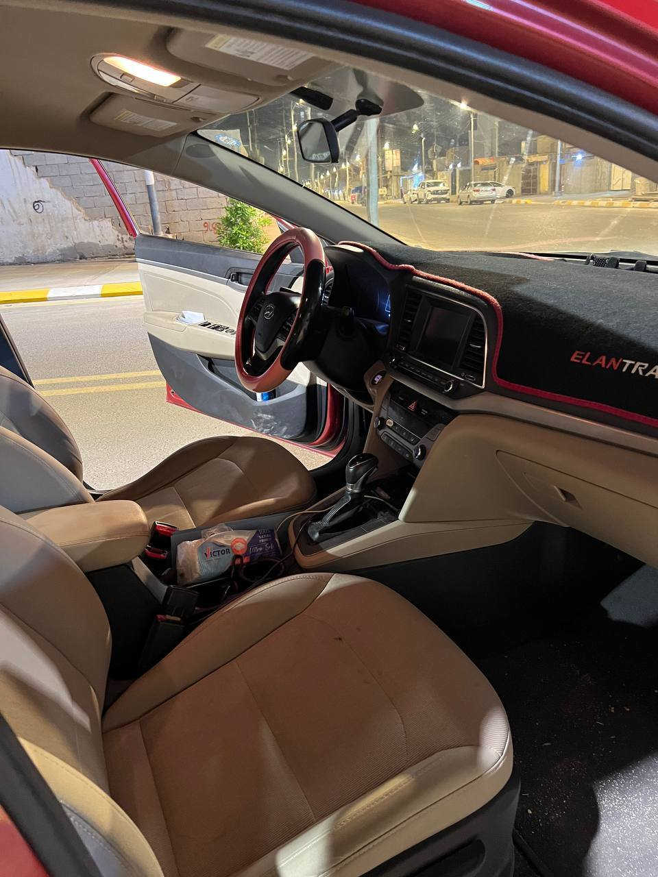 السلام عليكم النترا 17فول عدا الفتحه ماناقصها اي شي والحادث موثق بالصور حادثها قبق الجنطه داخل بيجي مدوشمه كشنات وارضيه ***********
