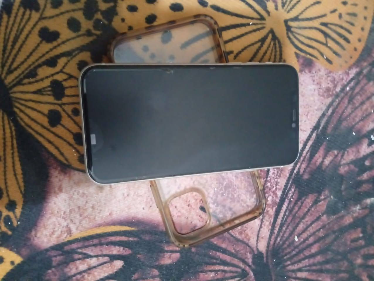 سلام عليكم ايفون ١١ ذاكره ١٢٨ مامفتوح ولا مبدل قطعه على فحص بطاريه 77  ////*********** مكاني صويره
