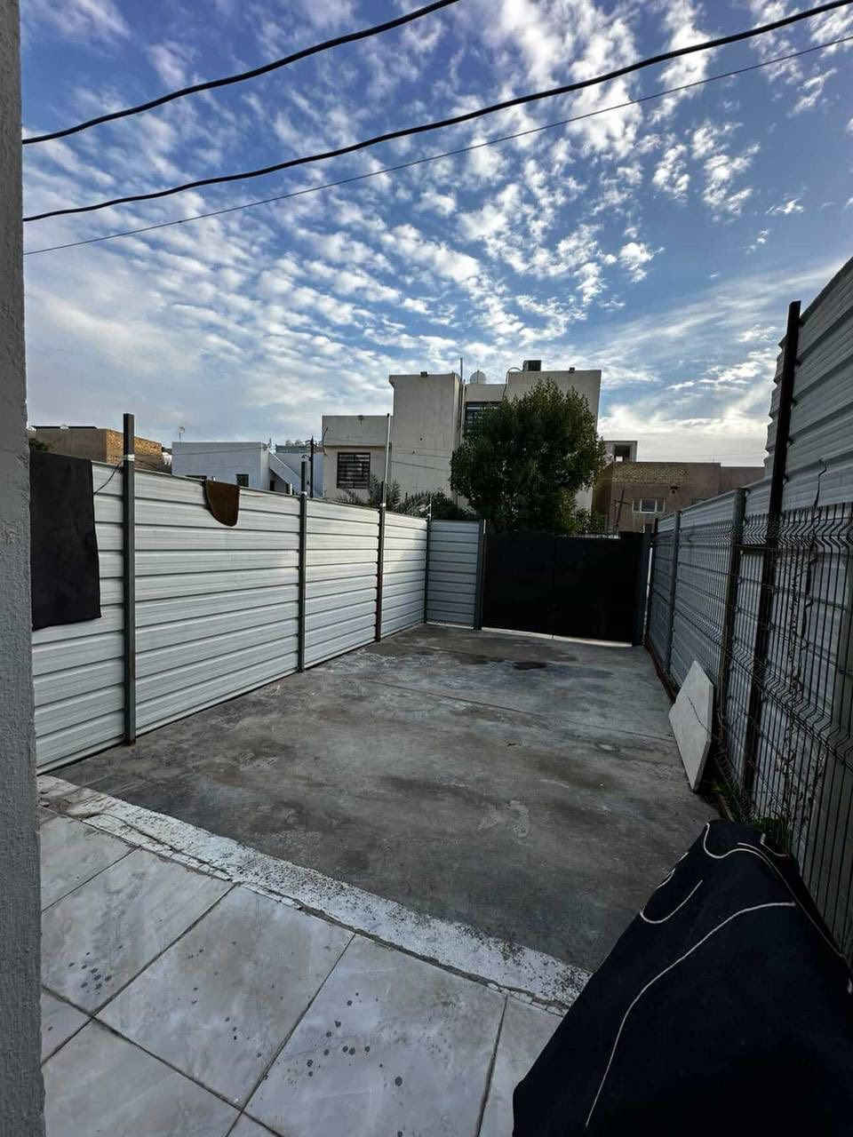 🏠 شقة مؤثثة للإيجار – المنصور الداودي
غرفتين نوم + صالة
طابق أرضي معزول عزل تام
مؤثثة بالكامل وجاهزة للسكن 
🔷 ملاحظة تحتوي ع كراج كامل لركن سياره السعر600 الف
***********
💬 واتساب متوفر
