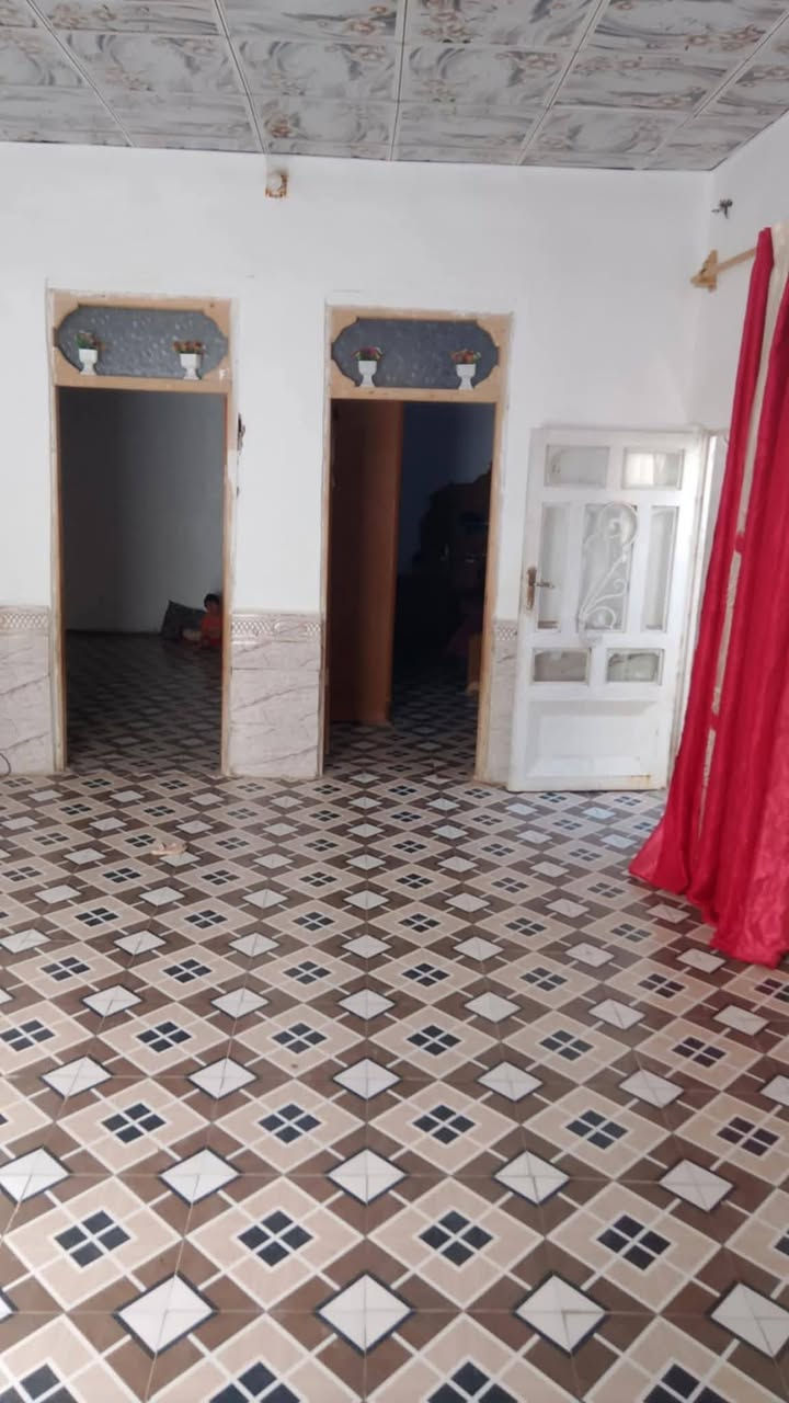 دار لبيع 150متر طريق نجف كربلاء عمود 134طريق يا علي لبيت كامل من كلشي جاهز للسكن  ومشمول بطابو  ومكمل معاملته من البلديه  لستفسار مراسلة الحساب أو واتساب ***********
