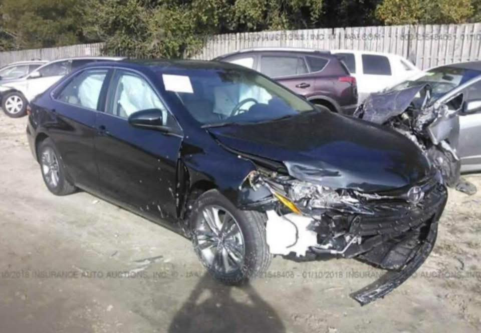 السلام عليكم كامري 2017 SE رقم اربيل الجديد باسمي تحويل ثاني يوم (ضرر امريكا جاملغ وبنيد بدون اي دواخل وبالعراق صار بيها الجاملغ الثاني وهم انصبغ بدون اي دواخل السيارة الباقي كلو مكفول صورة الحادث موضحة بالمنشور) تخم تاير نضيف صدر امامي خلفي نضيف كير ومحرك بالشرط لا تنقيص لا تبخير لا نضوح السيارة جاهزة من اي نقص السعر 137 وبيها مجال للشراي للأستفسار ***********
