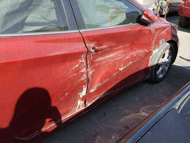 مكلف بالنشر 👇👇

النترا وارد امريكي موديل 2016

👈 فتحة + بصمه + شاشه + كاميرا 
+ اشاير بالمري+ بگ لايت لد 
👈 حجم المكينه 1800

👈 ماشيه 102mi

👈 حادث فقط باب السدر عكس السايق مبدل اصلي 

الرقم ذي قار بأسمي 

السعر 123$  
المكان ذي قار / الناصرية 

***********
