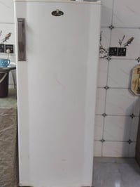 ثلاجة • نظيفة • شغالة