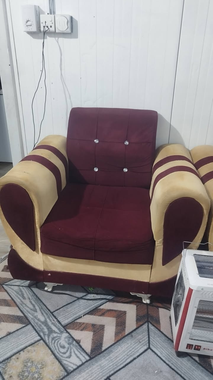 تخم ١٠مقاعد للبيع ٢٠٠ وبي مجال للاستفسار واتساب ***********
