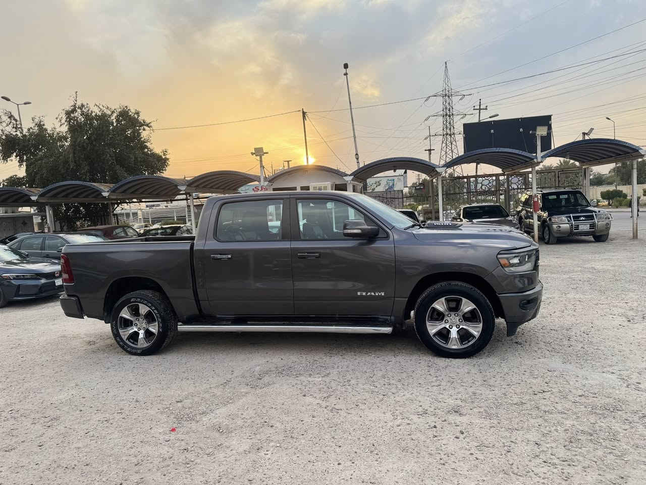ياالله

السلام عليكم دوج رام 2023  وارد امريكي 

Dodge Ram White Laramie 2023 5.7 V8

حجم المكينه : 5.700 V8 

المسافة المقطوعه : 31 الف ميل

الضرر : موضح صور الحادث بلمنشور   
   

#مواصفات

1.شاشه كبيره

2.بصمه

3.تشغيل عن بعد

4.كامرا

5.ويل كب

6.كشنات جلد

7.هيترات بالكشنات

8.رادارات 360

9.كشنات كهرباء

10.لايتات لد + زنون

11.كشافات 

12.اشاير بالمري

13.فور ويل 4x4

14.اتو ستوب

15. حساسات خلفي امامي

 

فول مواصفات مرقم بغداد سياره فول مواصفات ماعده الفتحه
 

تفاصيل اكثر هذا رقمي *********** تحياتي

مكاني بغداد شرط التحويل بسمي السياره
