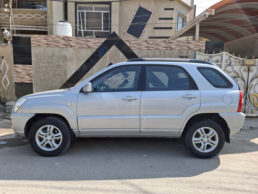 السلام عليكم للبيع او المراوس كيا سبورتج موديل ٢٠٠٨ وارد خليجي مكفوله كفاله عامه من الدعاميه للدعاميه محرك ٢٧٠٠ فور ويل ارقام وهزه جديد لل ٢٠٣١ تخم تاير جديد صدر امامي خلفي جديد ماشيه ١٥٠ كيلو شاشه كهربائيات كلها شغاله السعر ١١٨ وبيها مجال بسيط 
مكاني الدوره ابو دشير 
رقم الهاتف *********** بغداد, العراق
