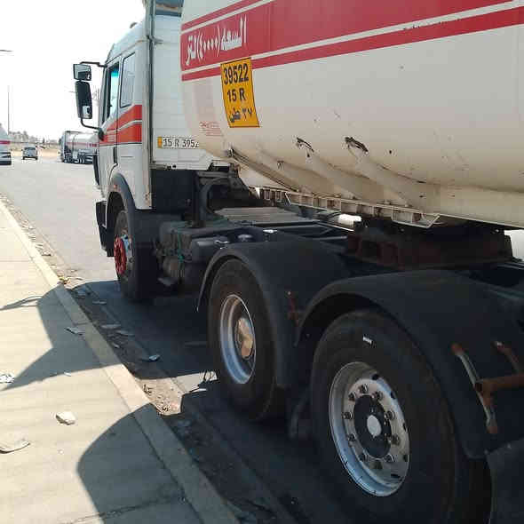 السلام عليكم كرواتي للبيع حجم ٢٠/٥٠ سنكل خلفي ما مطوله موديل ٩٣ حموله ٤٠ بياظات ٣٧ اسود  تخم تأثير سياره جديده مكفوله كفاله عامه/***********
