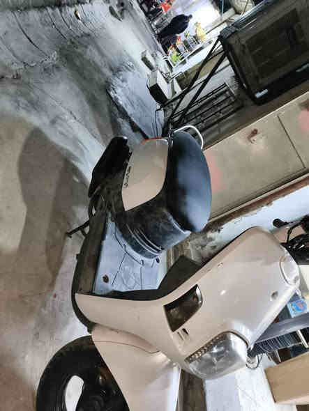 السلام عليكم دراجه بوليس نزول للبيع
دراجه نضيفه مكينتها ناعمه اي نقوص مابيها فقط الكشن ميقفل والكلوب امامي فقط اي نقص  ثاني مابيها دراجه كامله مكمله سلف اشاير كلوب ناصي هورن دراجه نضيفه 
سعر 550 ومبيها مجال 
لتواصل *********** موجود واتساب
